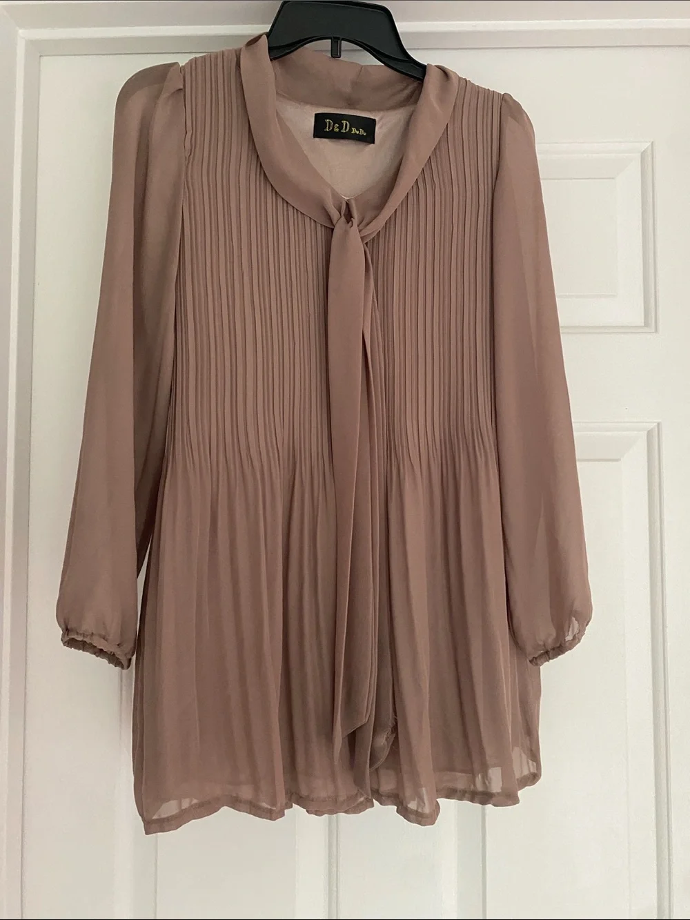 Boutique Tunic Blouse - Beige Pintuck Tie-Neck Blouse - S/M